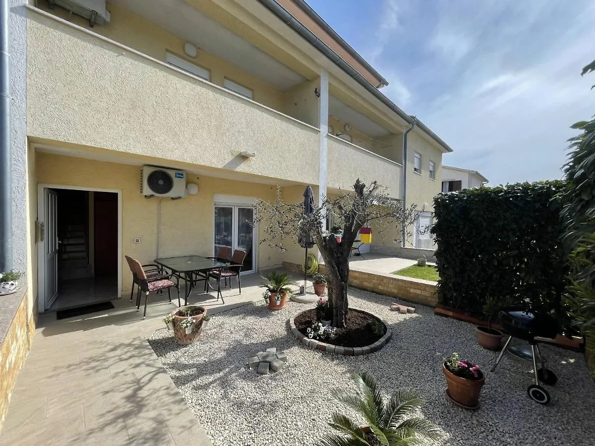 Apartment Malu Pula 0*,