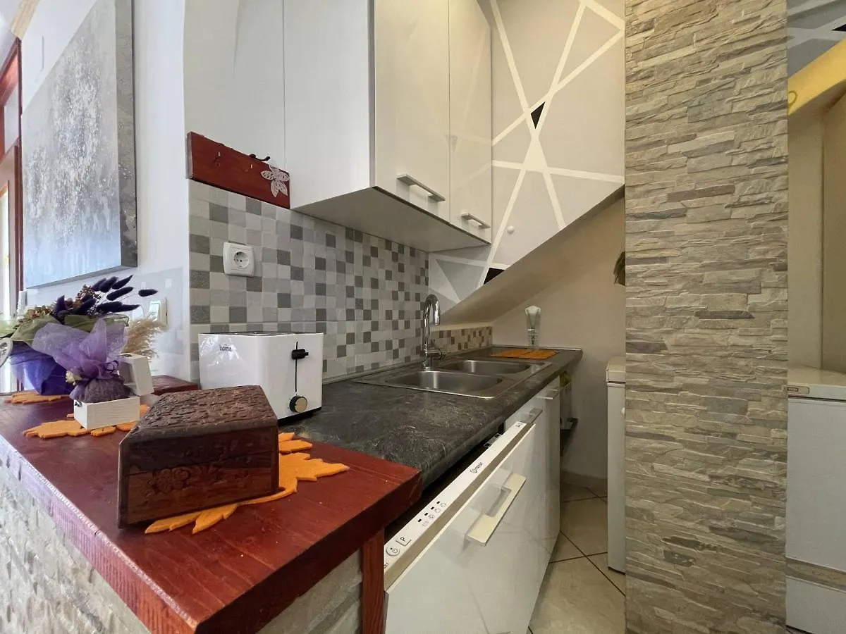 Apartment Malu Pula 0*,  Croatia